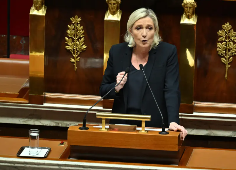 Marine Le Pen wants a new President too